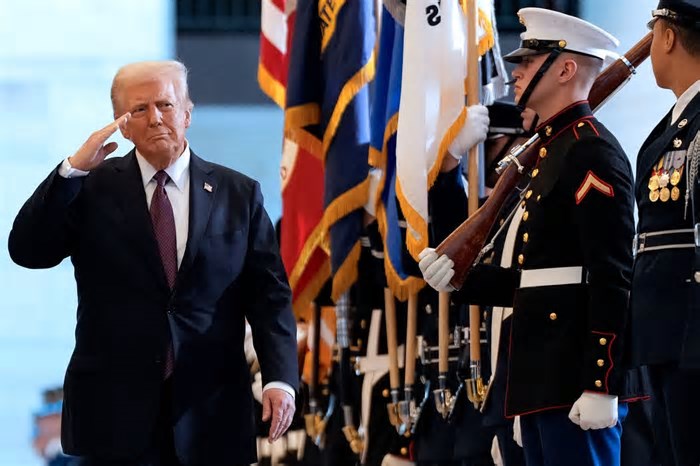 Trump admite que não descarta terceiro mandato e sugere brecha na Constituição: 'Não estou brincando'