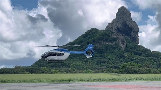 Após suspensão de voos da Voepass, turistas fazem viagem de helicóptero para Fernando de Noronha