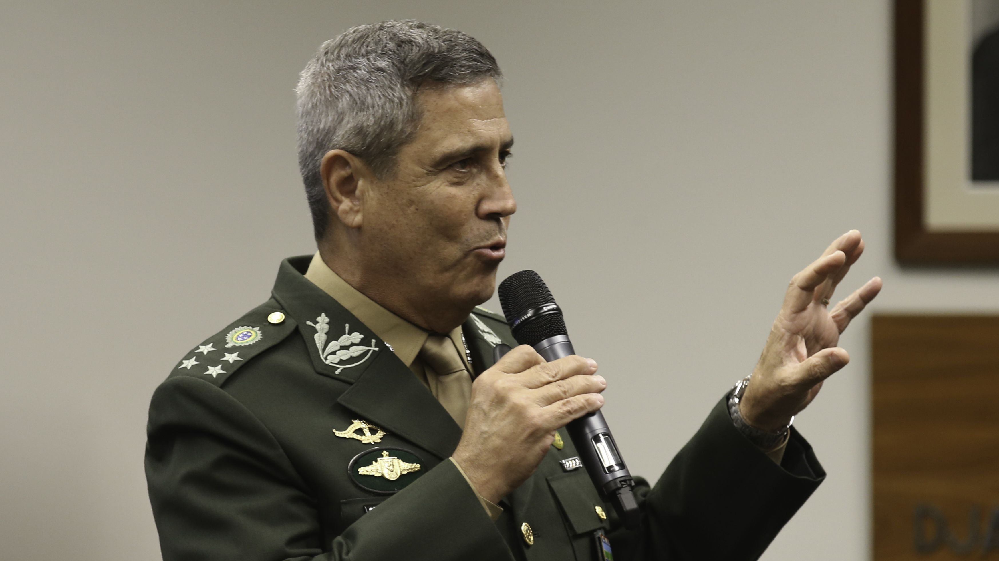Assessor de Braga Netto intermediou plano de golpe, dizem fontes