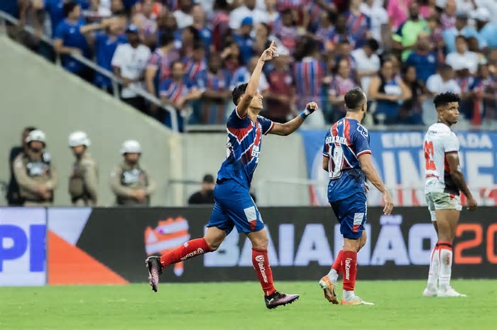 Bahia 2 x 0 Vitória - Esquadrão larga na frente no Baiano