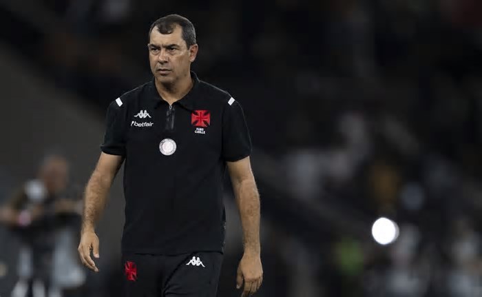 Carille projeta decisões cruciais do Vasco contra Flamengo e Nova Iguaçu