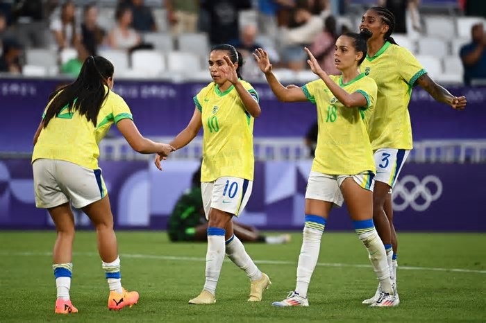 CBF perde patrocinadores do futebol feminino, mesmo com Copa confirmada no Brasil em 2027