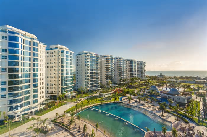 Empreendimentos com “amplos apartamentos em resorts de luxo” redefiniram o estilo de moradia e impulsionaram a valorização de regiões no Brasil