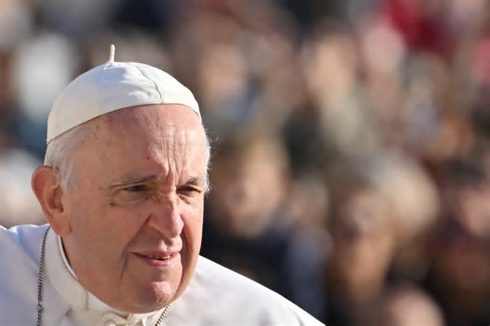 Vaticano atualiza boletim de saúde do papa: ‘Sem febre e estável’