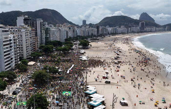 Ato por anistia com Bolsonaro reuniu 30 mil no Rio, aponta Datafolha