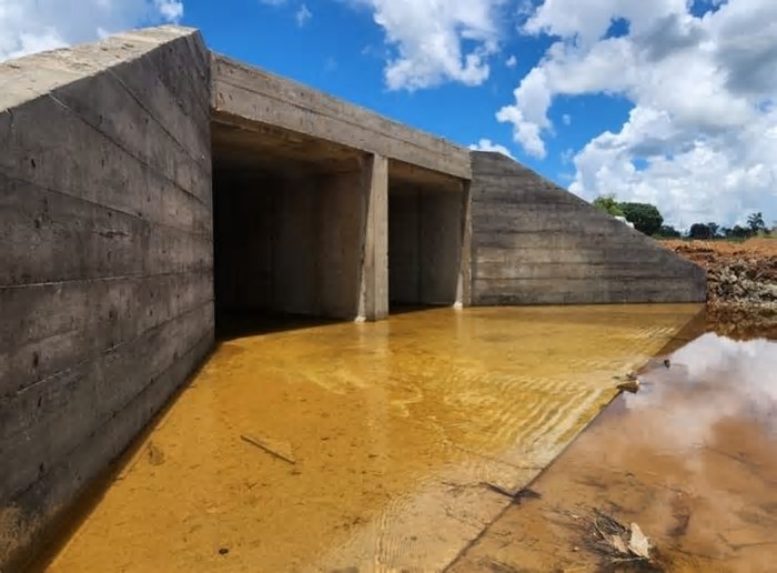 Substituição de ponte de madeira por galeria de concreto garante mais segurança e trafegabilidade na RO-135