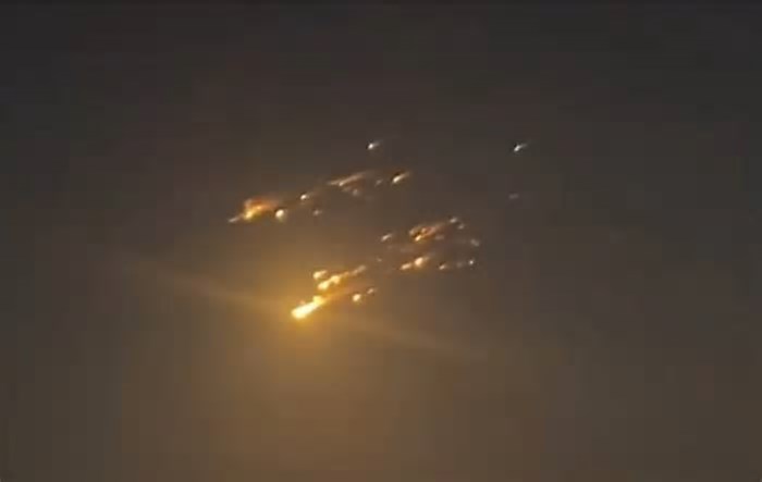 Vídeo: em nova falha, Starship explode e destroços suspendem voos