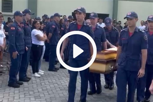 Bombeira morta em treinamento de mergulho é homenageada com cortejo e velório coletivo em SC