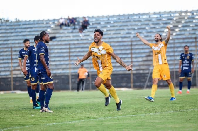 Brasiliense recebe o Goiás para primeiro jogo da semifinal da Copa Verde