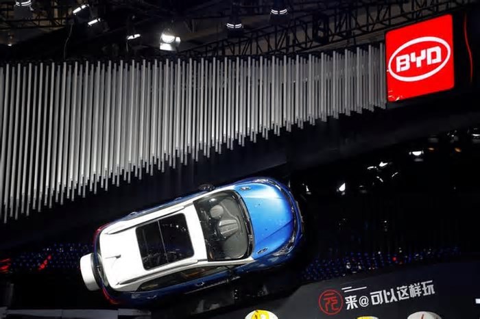 BYD supera Tesla com receita de US$ 107 bilhões e lucro de US$ 5,55 bilhões em 2024