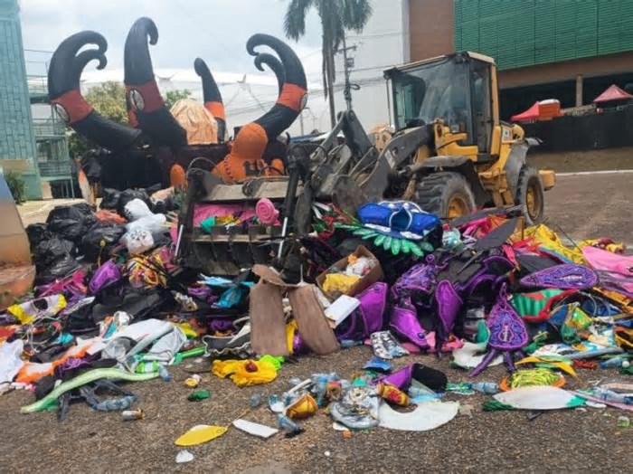 Prefeitura recolhe 20 toneladas de lixo dos desfiles das escolas de samba