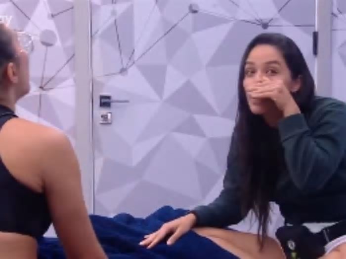 Renata revelou para a casa sobre o beijo entre João Gabriel e Thamiris; brother diz não lembrar