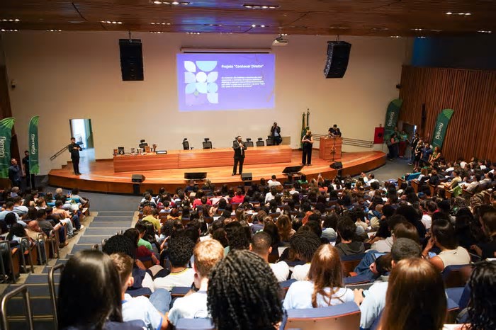 DPDF reúne 700 estudantes em aulão preparatório para o PAS/UnB e o Enem na CLDF