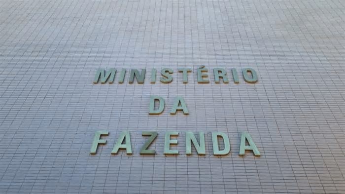 Fazenda estima inflação de 4,9% em 2025, acima da meta