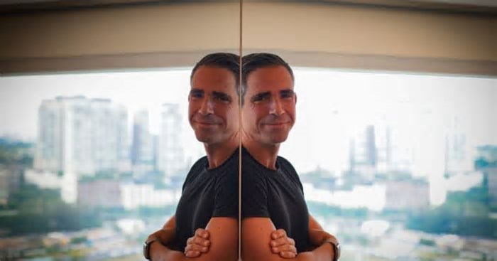 Ele teve burnout, virou 'CEO da longevidade' e agora ensina executivos a dormir melhor e a meditar
