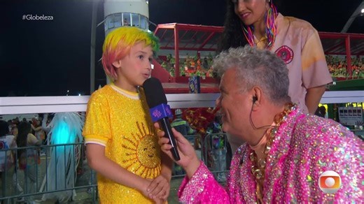 Pela cultura ‘do verdadeiro carnaval’, segurança e família: Gen Z deixa blocos de rua para viver experiência do Sambódromo em SP