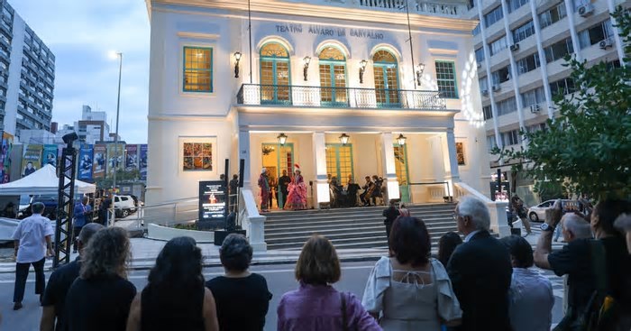 Teatro Álvaro de Carvalho reabre após reforma de R$ 5 milhões com programação especial