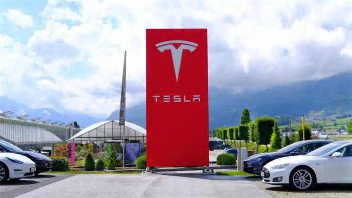 Tesla volta a ser alvo de ataques nos EUA e autoridades falam em terrorismo