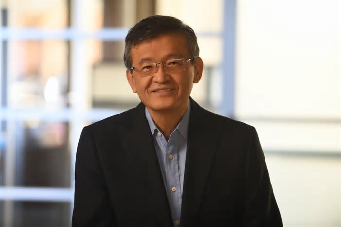Novo CEO da Intel: Saiba quanto Lip-Bu Tan vai receber para tirar a gigante de chips da crise