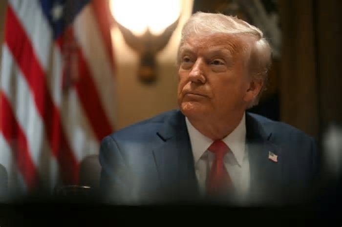 Tarifas de 25% para Canadá e México entram em vigor nesta terça-feira, confirma Trump