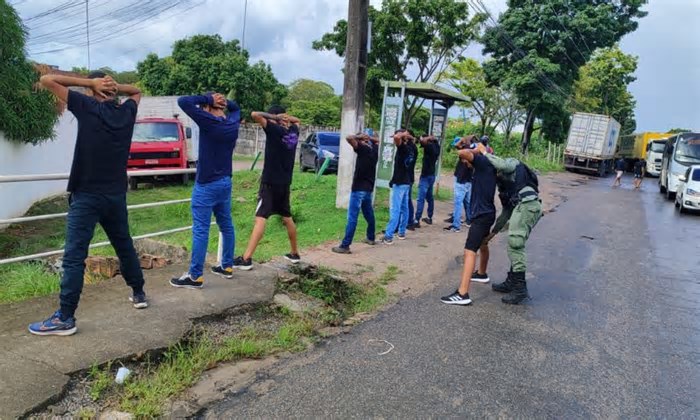 PM detém 12 pessoas com bombas e rojões no Cabo de Santo Agostinho