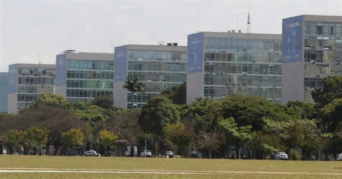 Confira o que abre e o que fecha durante o feriado prolongado de Carnaval no DF