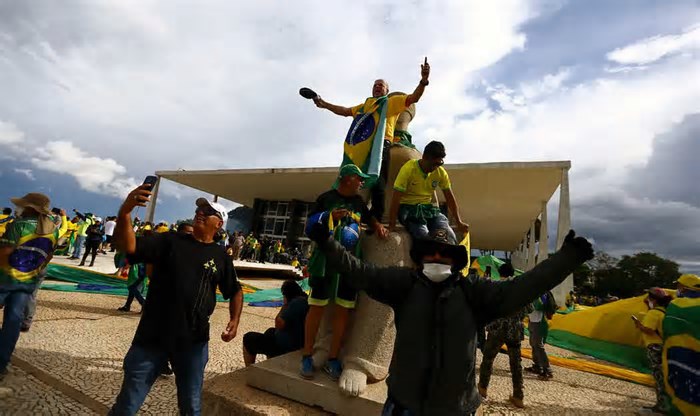 Moraes envia defesas de denunciados por tentativa de golpe à PGR