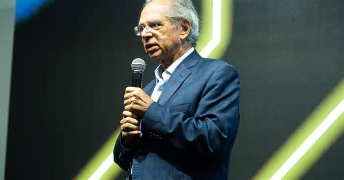 Ex-ministro Paulo Guedes palestra em Caxias do Sul
