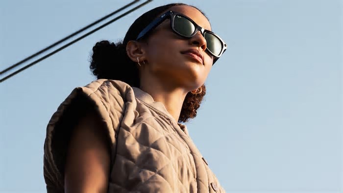 Ray-Ban lança óculos inteligentes com tecnologia Meta