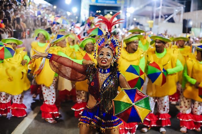 Carnaval 2025: escolas de Samba desfilam na Avenida Dantas Barreto