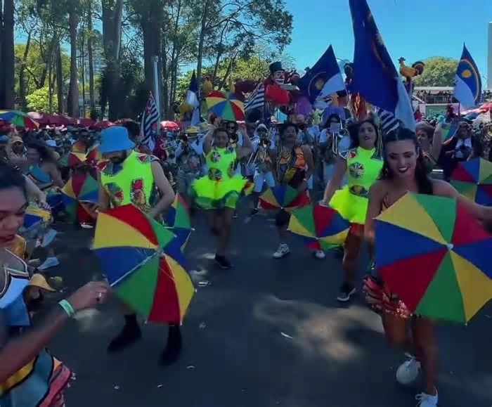 Galo da Madrugada leva cultura pernambucana ao Ibirapuera com bonecões e muito frevo