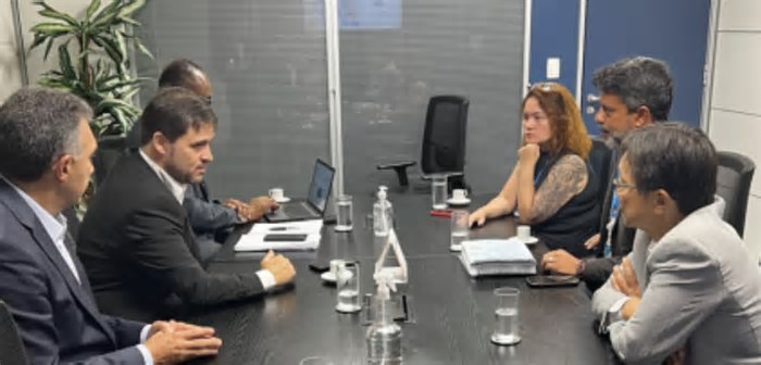 Representantes cobram fim do assédio na Caixa e melhorias no plano de saúde em reunião com vice-presidentes