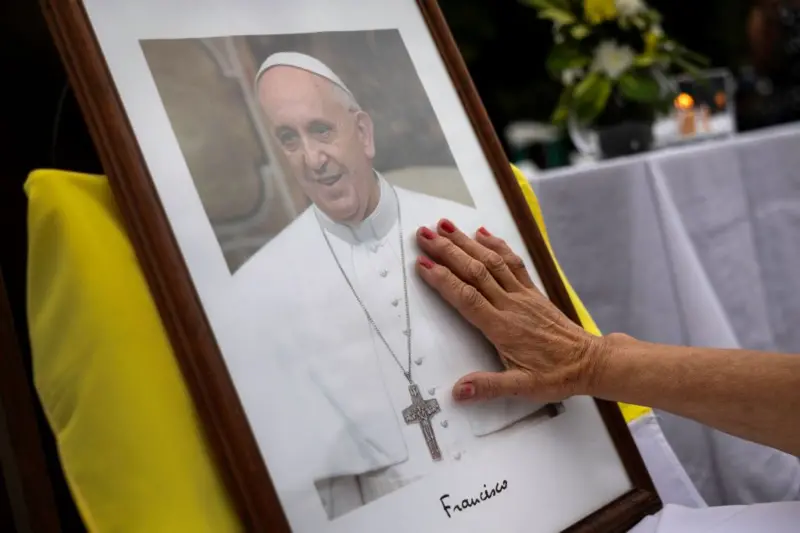 Papa Francisco tem 'condição estável', sem necessidade de ventilação mecânica