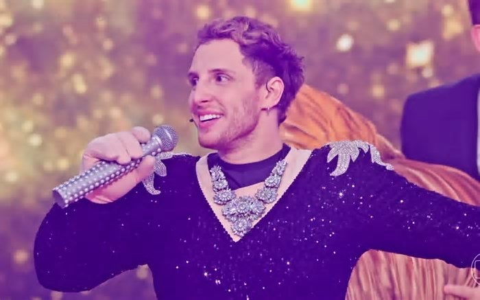 Diego Martins é o vencedor da quinta temporada do The Masked Singer com a personagem Odete Roitman