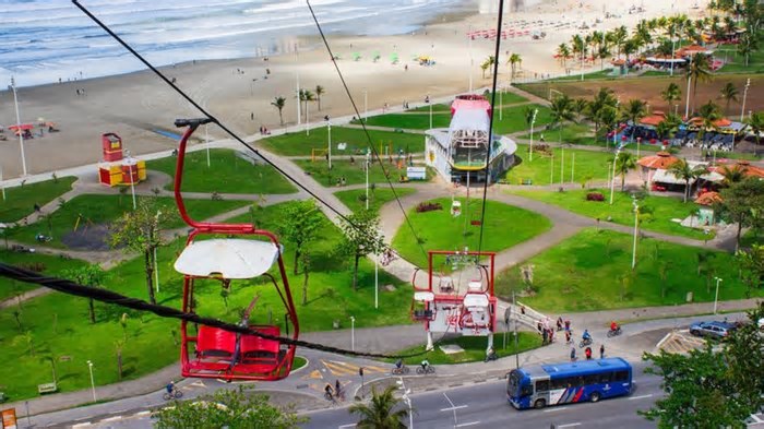 Descubra o teleférico que passa por trecho de Mata Atlântica no litoral de SP