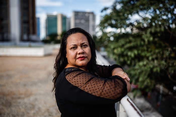 Mulheres que se relacionam com homens mais jovens dizem buscar leveza e disposição