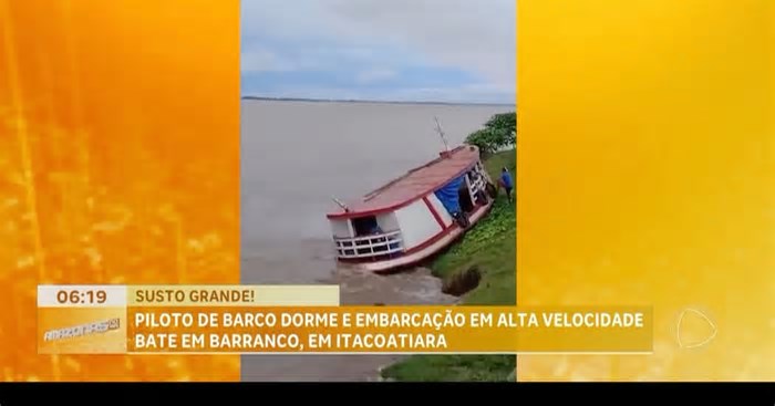 Piloto de barco dorme e embarcação em alta velocidade bate em barranco, em Itacoatiara (AM)