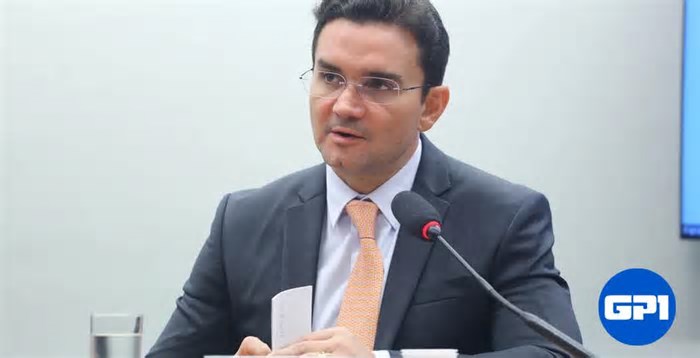 Ministro Celso Sabino tenta viabilizar apoio do União Brasil à reeleição de Lula