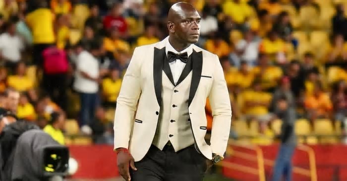 Técnico de rival do Corinthians é destaque em revista de moda