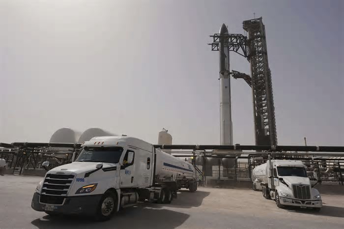SpaceX aims for Thursday Starship test flight