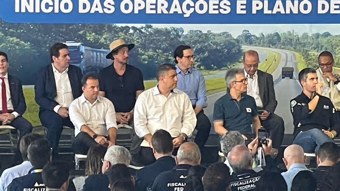 Sem presença de ministros de Lula, Zema participa de lançamento de nova concessionária da BR-040