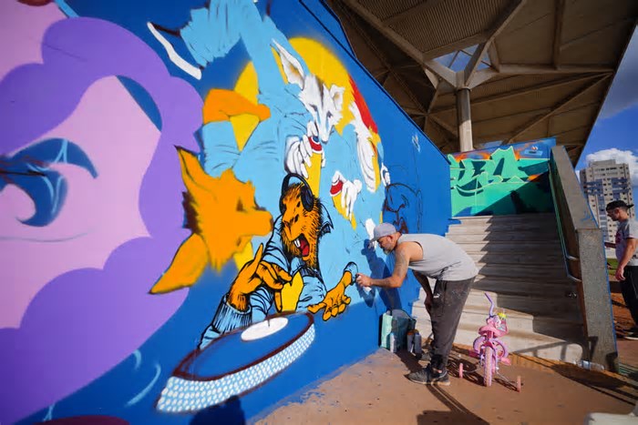 Grafite dá vida aos paredões da Estação Ceilândia Centro