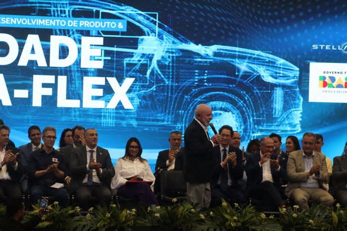 Lula inaugura centro da empresa automotiva Stellantis de Betim