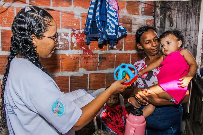 Com mais de 11 milhões de visitas domiciliares, Criança Feliz acompanha o desenvolvimento infantil no Estado