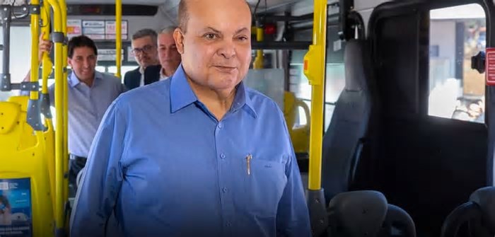 Vai de Graça: Ibaneis assina decreto de gratuidade no transporte público