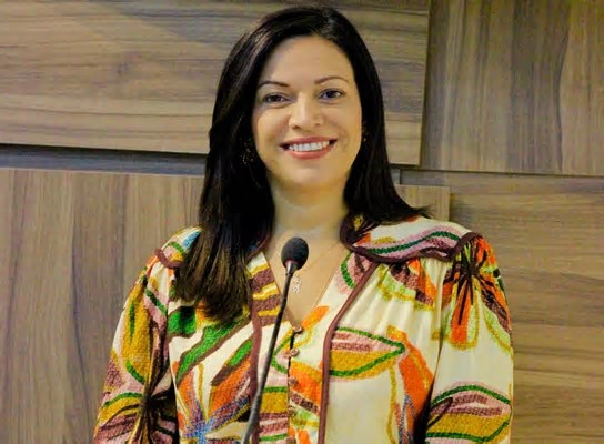 Evinha se destaca na Câmara com atuação firme e projetos inovadores