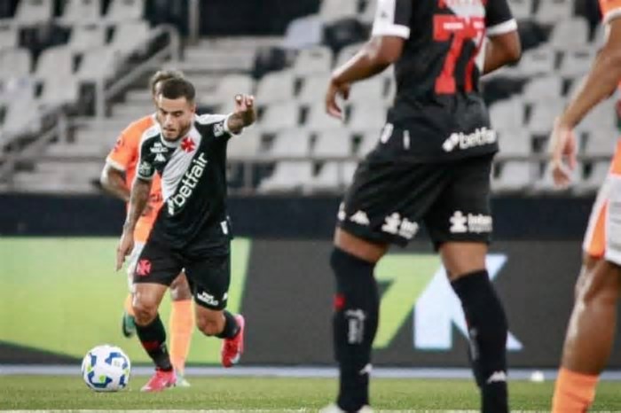Com golaço de Coutinho, Vasco elimina o Nova Iguaçu e está na terceira fase da Copa do Brasil