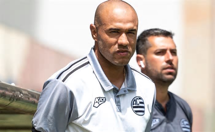 Ex-atacante do Internacional comanda time que pode eliminar o Grêmio na Copa do Brasil