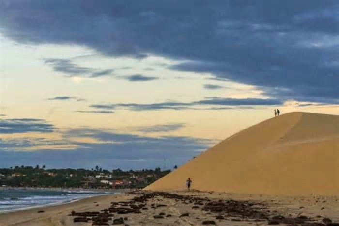 Fluxo intenso de turistas pode afetar as famosas dunas de Jericoacoara