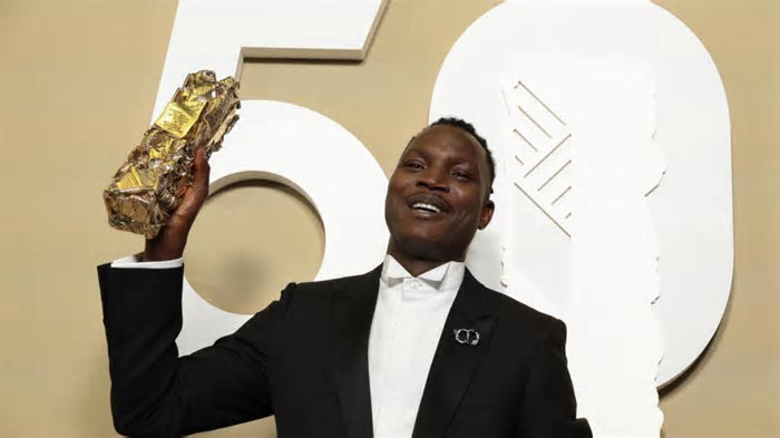 Abou Sangaré, de imigrante ilegal a vencedor do prémio revelação do cinema francês